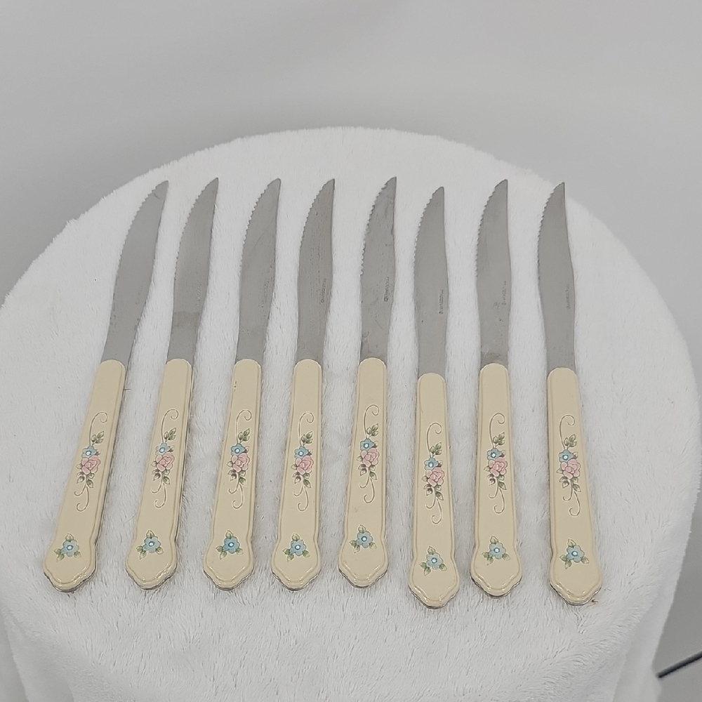Pfaltzgraff Floral Handle Knives - Cream and Silver